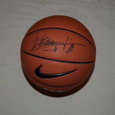 Kamuolys su Arvydo Sabonio autografu